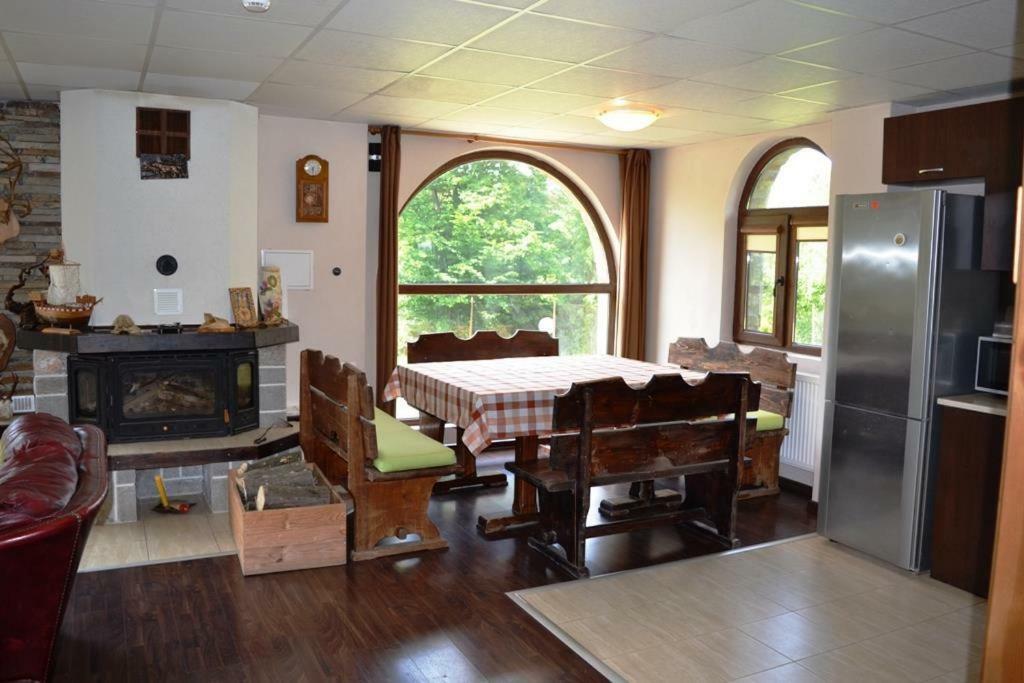 Sichanova Guest House Bruchkovtsi ภายนอก รูปภาพ