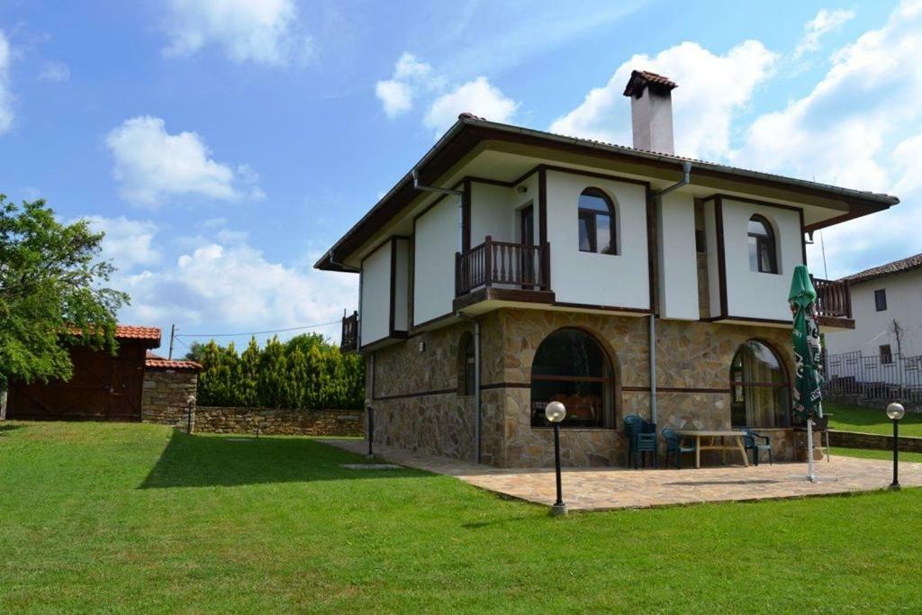 Sichanova Guest House Bruchkovtsi ภายนอก รูปภาพ