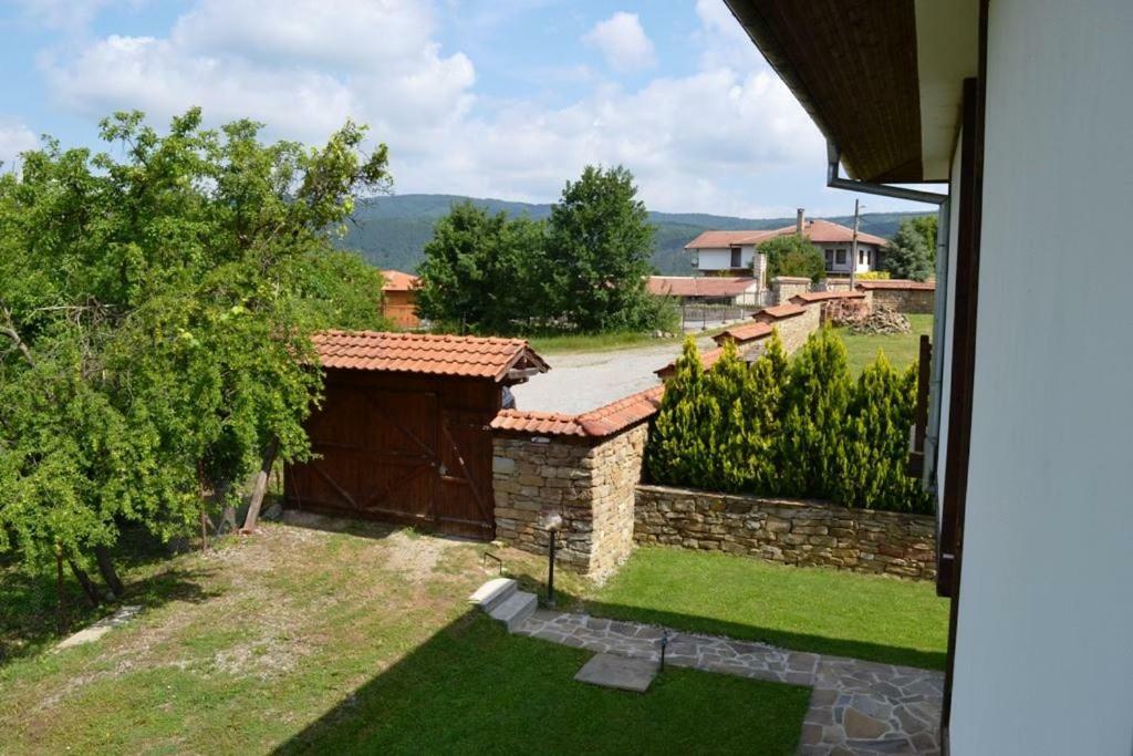 Sichanova Guest House Bruchkovtsi ภายนอก รูปภาพ