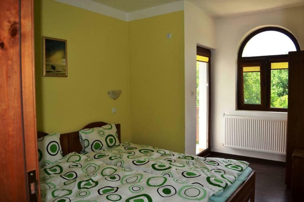 Sichanova Guest House Bruchkovtsi ภายนอก รูปภาพ